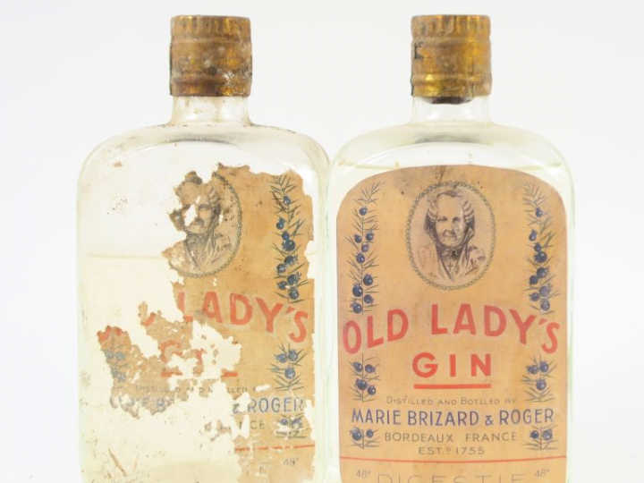 2 VIEILLES BOUTEILELS OLD LADY'S MARIE BRIZARD - 1 NIVEAU BAS - EA