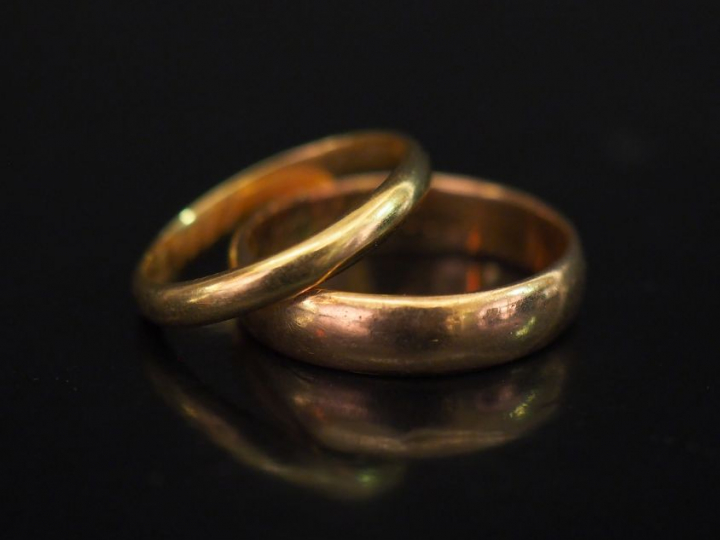 2 alliances en or. Poids : 6,47 g   