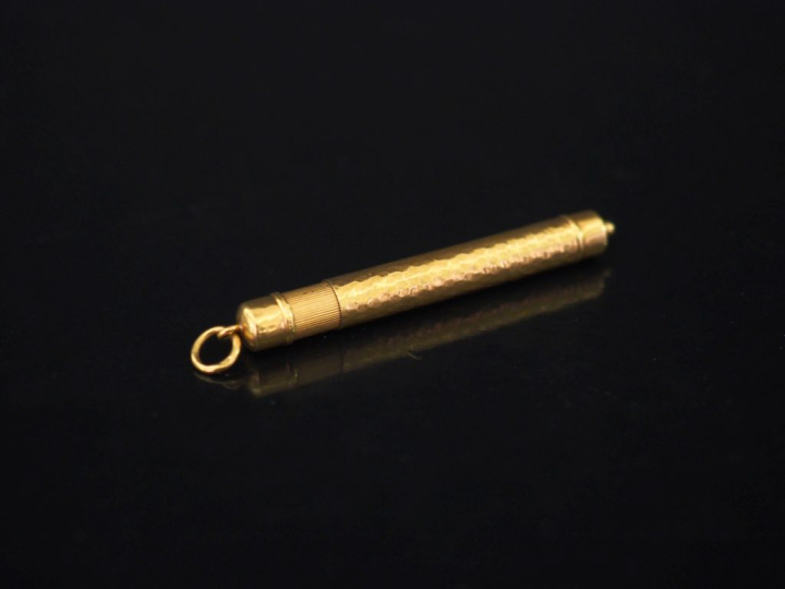 Porte mine en or.  Poids tel : 7,40 g   