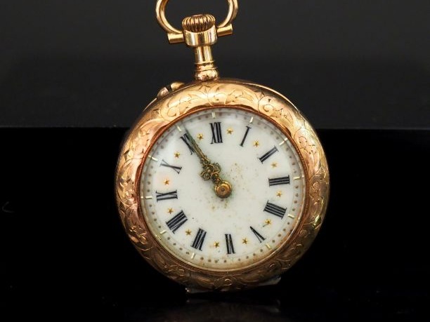 Montre de col Napoléon III en or jaune. Double fonds en or jaune. Poid