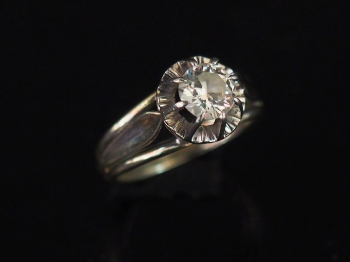 Bague solitaire en or blanc de 0,6 cts environ. TDD. 51 Poids tel : 4 