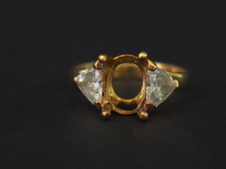 Bague en or et deux diamants.  Poids tel : 3,10 g   