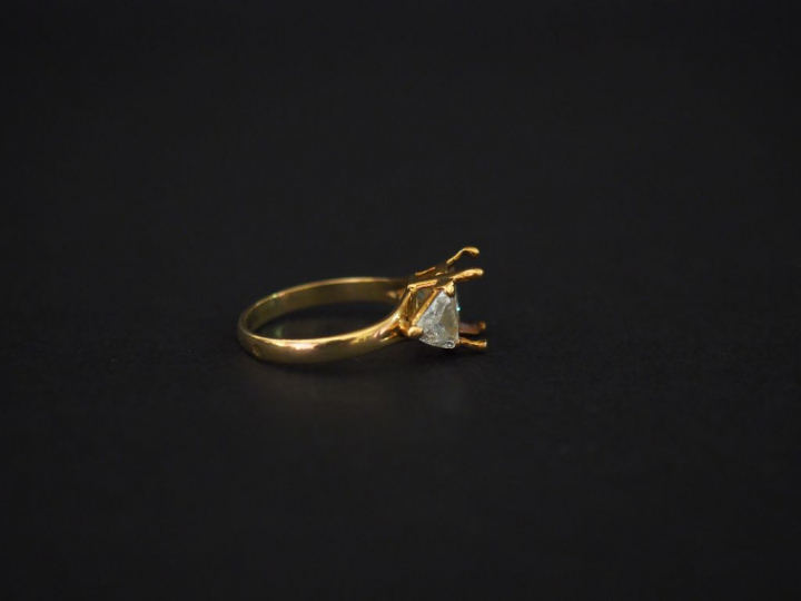 Bague en or et deux diamants.  Poids tel : 3,10 g   
