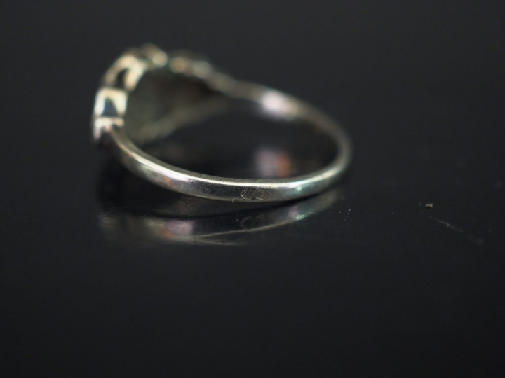 Bague marguerite 1930 en platine et diamants taillés en rose. Poids te