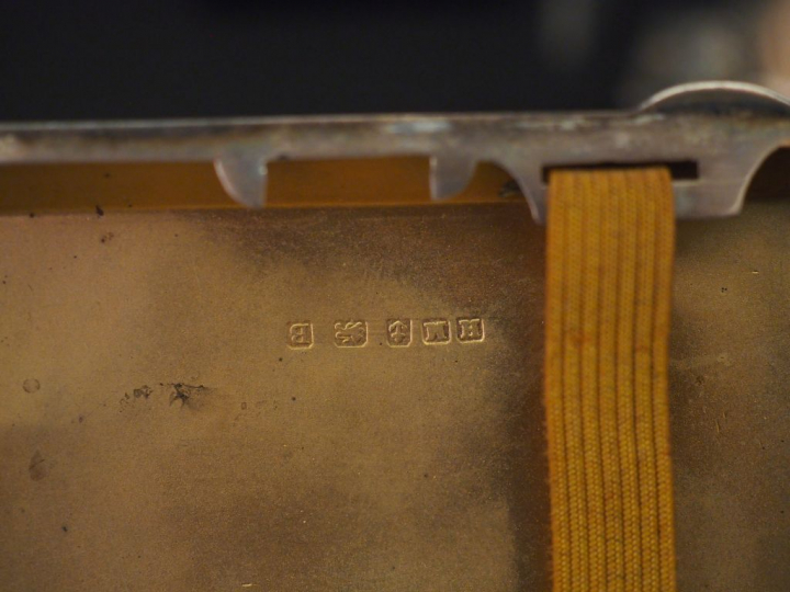 Ensemble comprenant :  - une paire de vides poches en argent anglais, 
