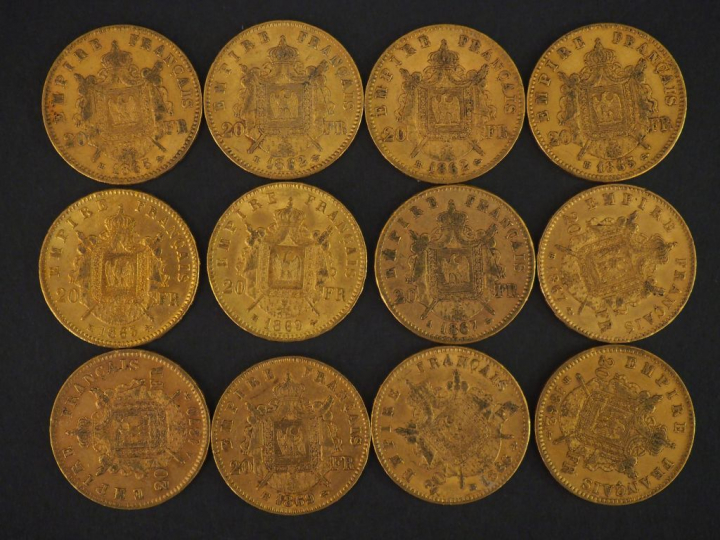 12 pièces de 20 Francs or : 3 de 1862, 1 de 1870, 2 de 1867, 1 de 1866