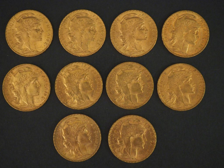 10 pièces de 20 Francs or : 5 de 1907, 2 de 1905, 1 de 1901, 2 de 1904