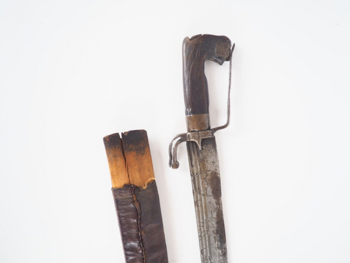 Sabre traditionnel marocain Nimcha lame forgée en Europe gorge avec be