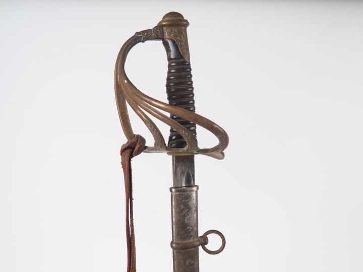 Sabre bancal d’officier issue de l’industrie privée, lame courbe étroi