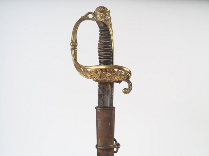 Sabre d’officier d’infanterie de marine modèle 1856. Lame légèrement c