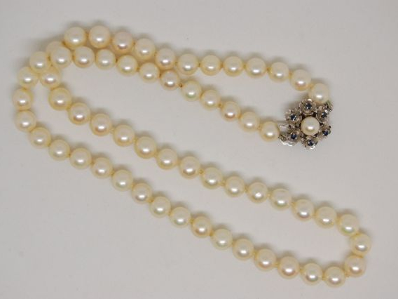 Collier de perles de culture, joli fermoir, figurant des fleurs