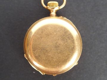 Montre de col en or jaune, cadran émail. Poids tel: 15,3gr