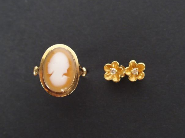 Bague monture or jaune ornée d'un camée "Profil de femme". TDD 43 Poid