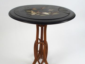 Plateau italien en marqueterie de marbre à décor d'oiseaux et de magno