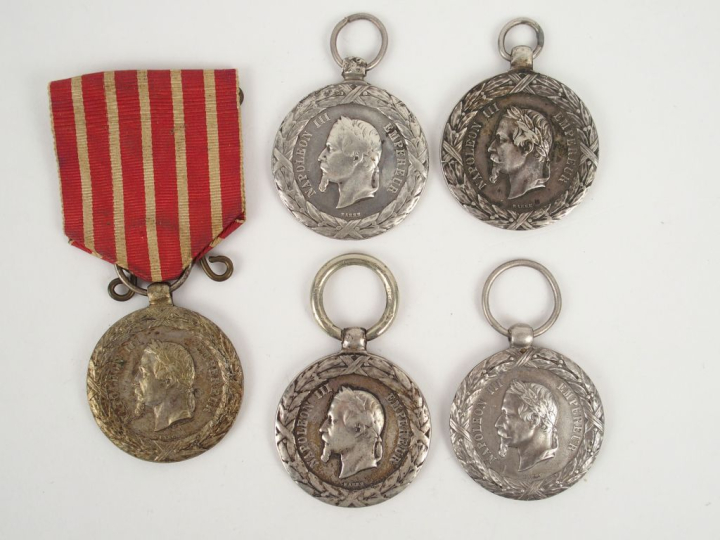 Lot de décorations françaises commémoratives de l’expédition d'Italie 