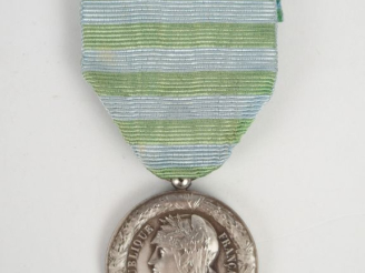Vente aux enchères Médaille en argent commémorative de l'expédition à "MADAGASCAR" (1883-