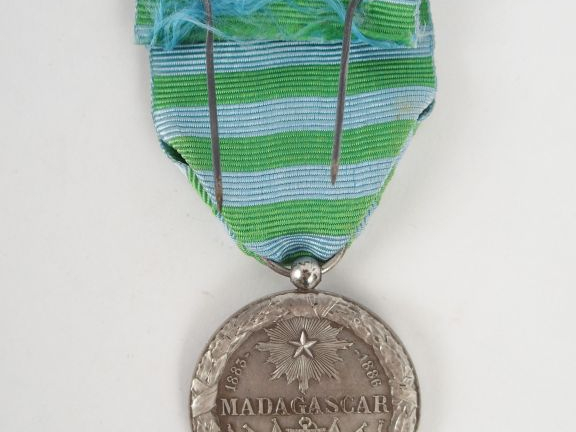 Médaille en argent commémorative de l'expédition à "MADAGASCAR" (1883-