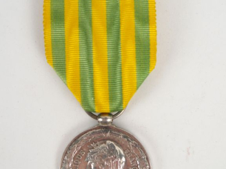 Vente aux enchères Médaille commémorative de l'expédition de 1883/1886 au "TONKIN" 2eme m