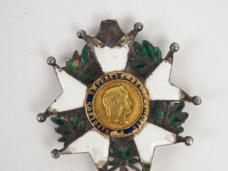 Vente aux enchères Etoile de chevalier de la légion d’honneur époque Second Empire, manqu