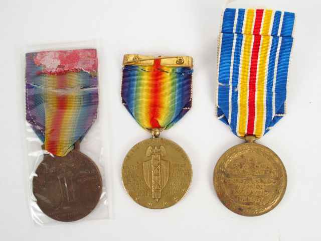 Lot de médailles interalliées comprenant: une sud-africaine, une itali