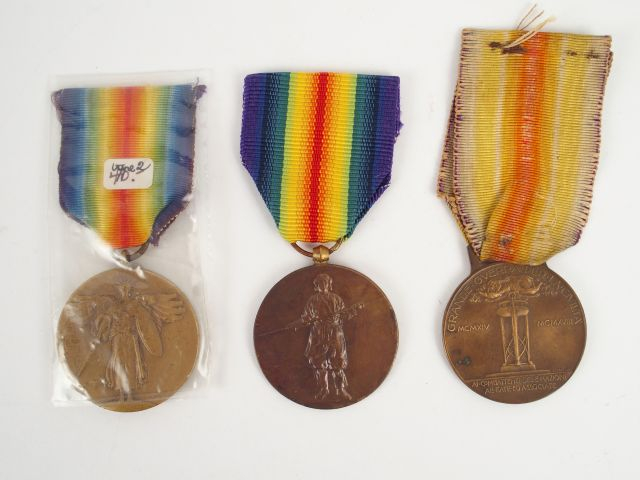 Lot de médailles interalliées comprenant: une japonaise, une italienne