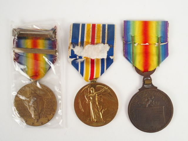 Lot de médailles interalliées comprenant: une grecque, une U.S barrett