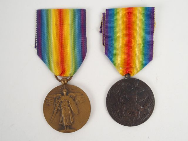 Lot de médailles interalliées comprenant une Siamoise (1er type oreill