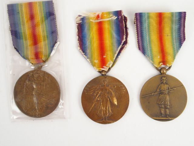 Lot de médailles interalliées comprenant: une rare japonaise, une U.S,