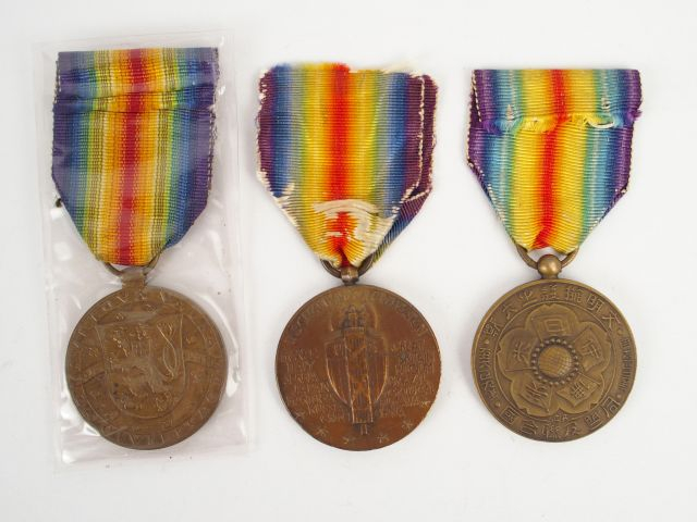 Lot de médailles interalliées comprenant: une rare japonaise, une U.S,