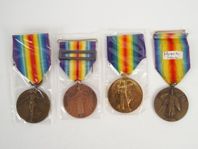 Lot de médailles interalliées comprenant: une portugaise, une belge, u