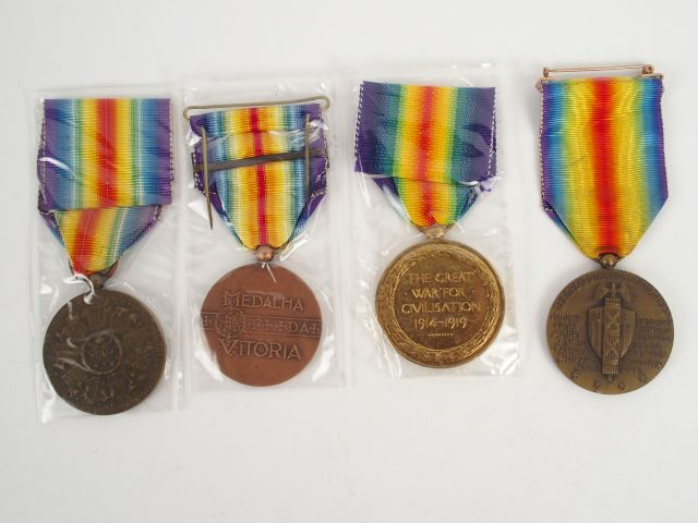 Lot de médailles interalliées comprenant: une portugaise, une belge, u