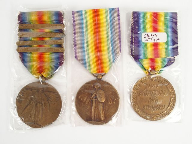 Lot de médailles interalliées comprenant: une siamoise (1er type oreil