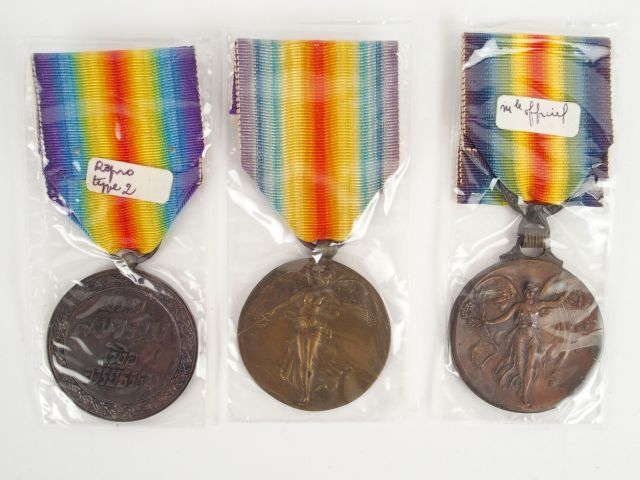 Lot de médailles interalliées une siamoise (2 eme type oreille de la d