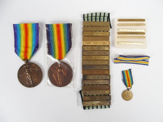 Lot de médailles interalliées comprenant une belge, une roumaine, une 