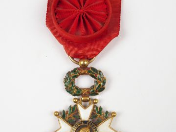 Belle étoile de chevalier de la légion d’honneur (centre or) troisième