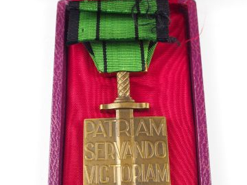 Prestigieuse décoration de compagnon de la libération dans sa boite en