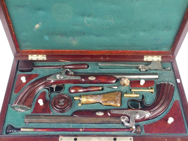 Coffret de pistolets de duel à percussion monté à la française et gain