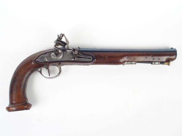 Grand pistolet à silex issu de la prestigieuse manufacture de Versaill