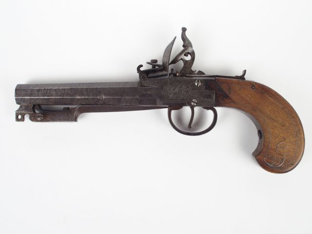 Grand pistolet de voyage à silex à coffre, intéressant modèle à baïonn