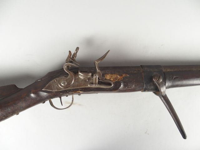 Imposante espingole à silex, arme dévolue à la marine marchande ou à l