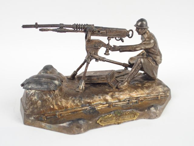 Bel encrier en régule argenté souvenir du camp de Mailly (plaque à l'a