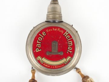 Petite gourde à Schnaps de réserviste en verre habillée de tôle, décor