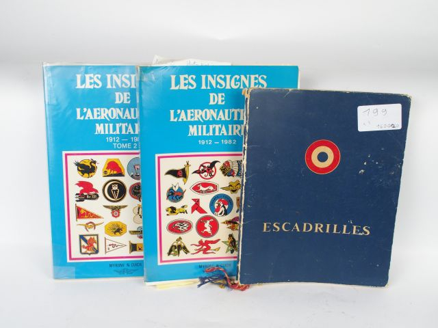 Lot de documentation sur les insignes de l’armée de l’air. (x 3). 1.