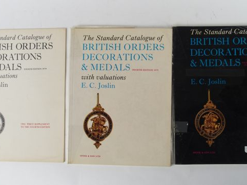 Lot de documentation sur les ordres britanniques et les médailles en A