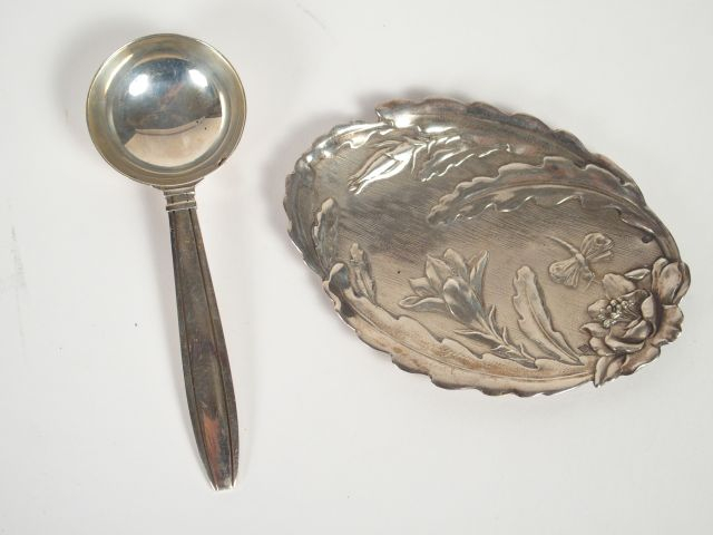 Lot en argent comprenant :1 timbale modèle filet chiffré. Poinçon Mine