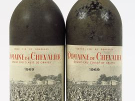 2 BOUTEILLES DOMAINE DE CHEVALIER CC GRAVES - 1969 - BG/BS
