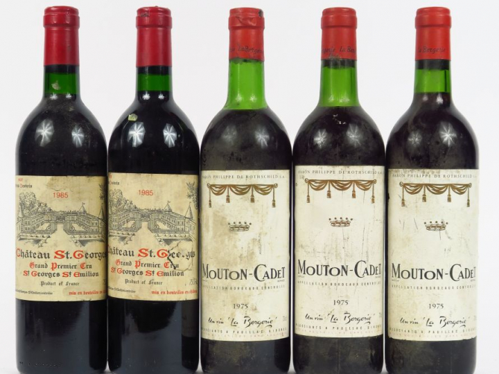 5 BOUTEILLES : 2 CHÂTEAU ST GEORGES 1985 1 BG + - 3 MOUTON CADET 1975 
