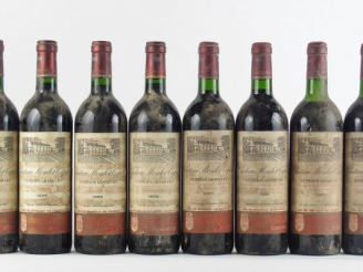 Vente aux enchères 8 BOUTEILLES CHÂTEAU MONLOT CAPET ST EMILION GC - 4 de 1985 1 BG/1 HEP