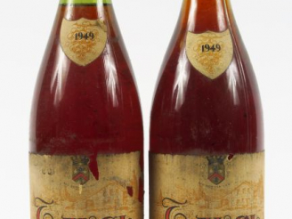 Vente aux enchères 2 BOUTEILLES TAVEL ROSE - 1949 - 1 à 2 cm - 1 à 3,5 cm - EF