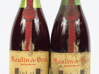 Vente aux enchères 2 BOUTEILLES MOULIN A VENT PIAT   CIE - 1953 - 1 à 4,5 cm/1 à 5 cm/ET